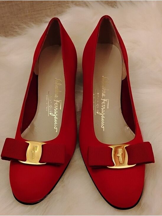 Salvatore Ferragamo Shoes - Authentic Vintage Salvatore Ferragamo Vara pumps in red. Size 7